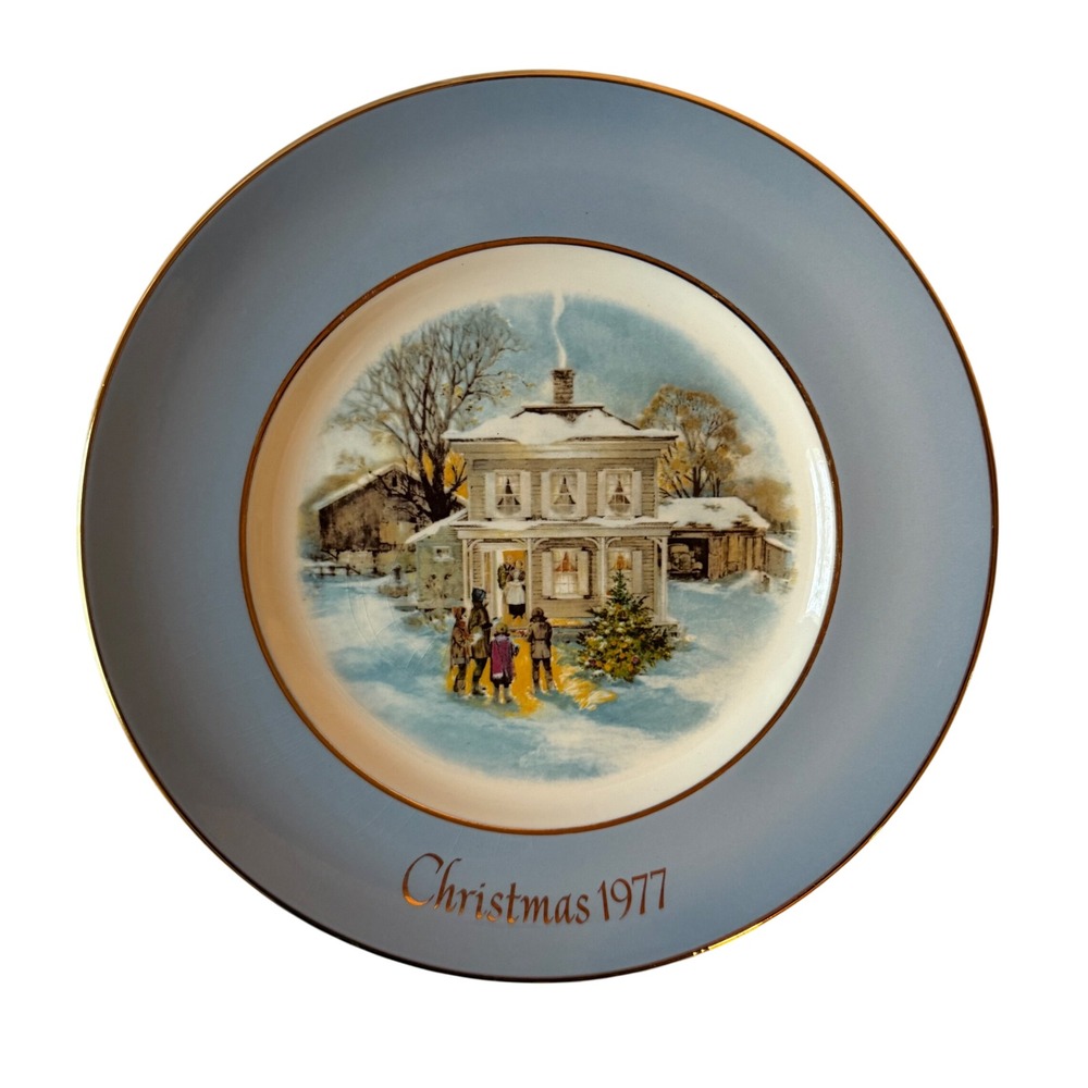 Avon Christmas‎ Plate 1977 Carolers in the Snow Fifth Edition Enoch Wedgwood